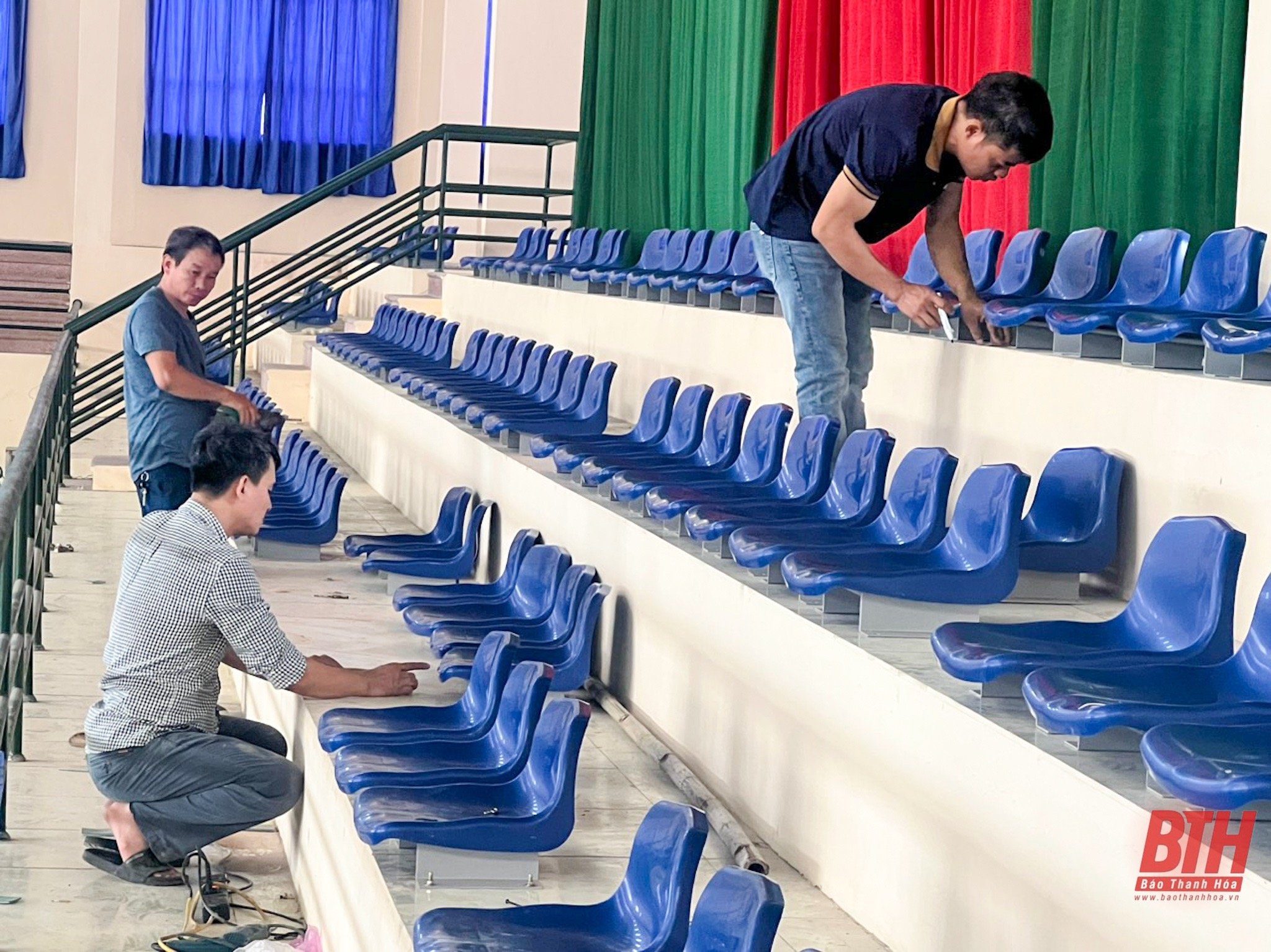 Thieu Hoa hat die Vorbereitungen für den Eröffnungstag des Thanh Hoa Newspaper Cup-Kinderfußballturniers dringend abgeschlossen.