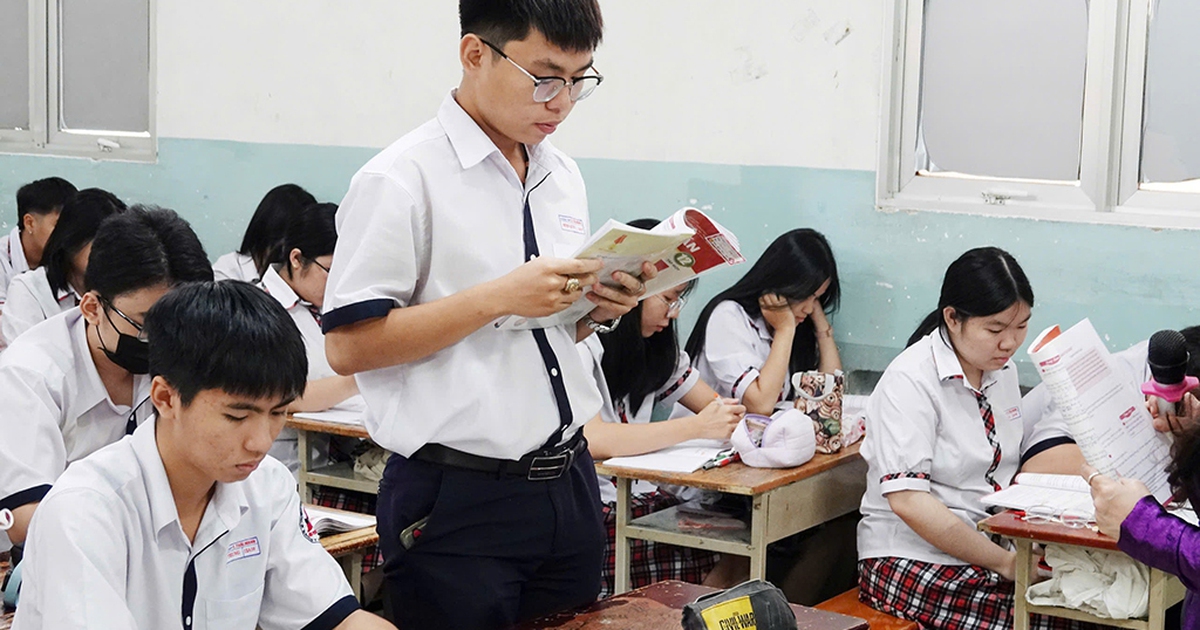 고등학교 졸업시험의 수학과 문학 점수는 지역마다 어떤가요?