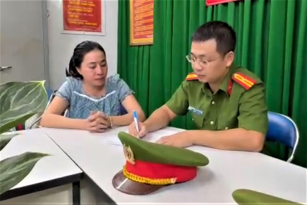 Cơ trưởng hãng hàng không điều hành đường dây mại dâm - 1