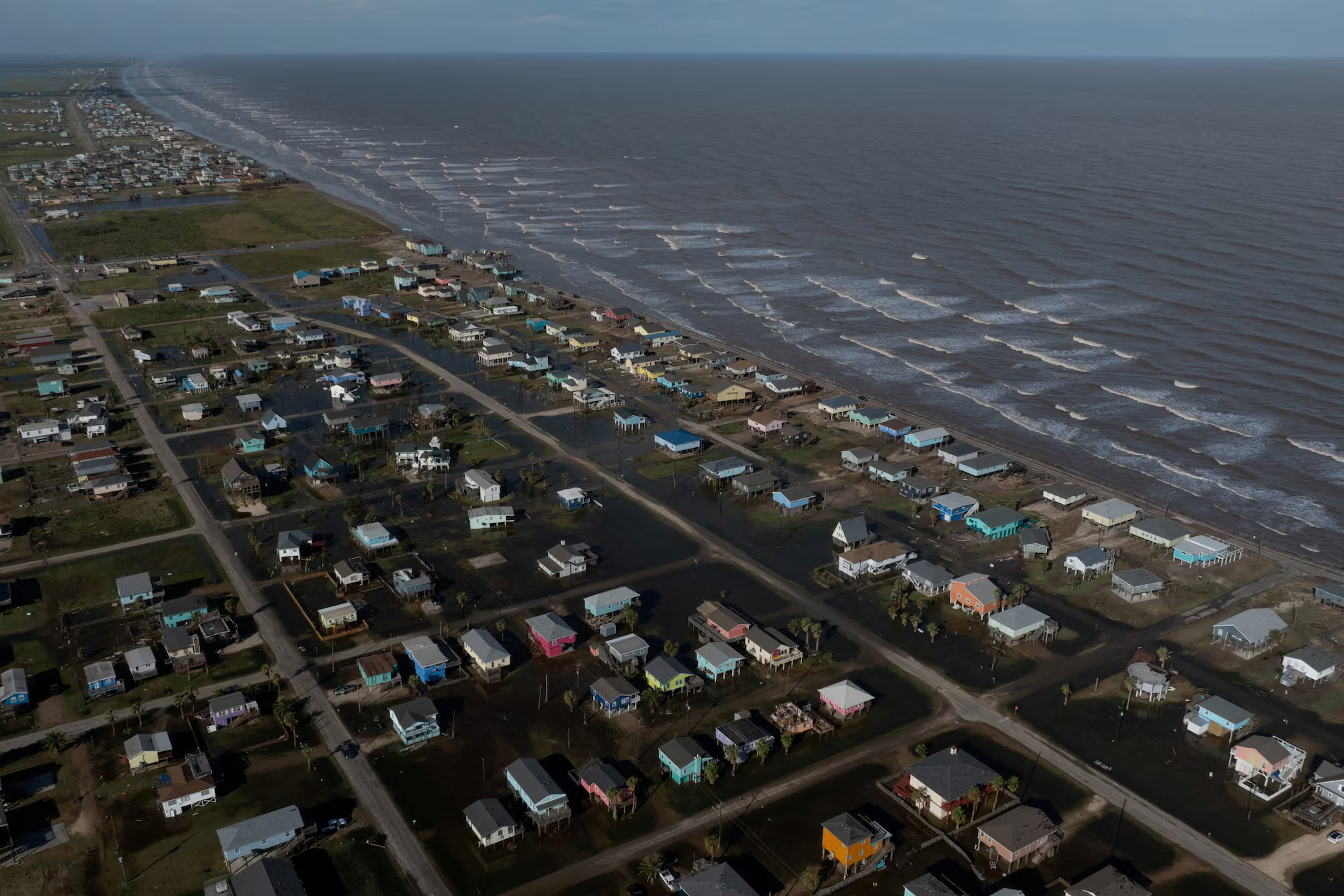 Près d'un million de foyers et d'entreprises au Texas sont toujours privés d'électricité après le passage de la tempête Beryl. Image 1