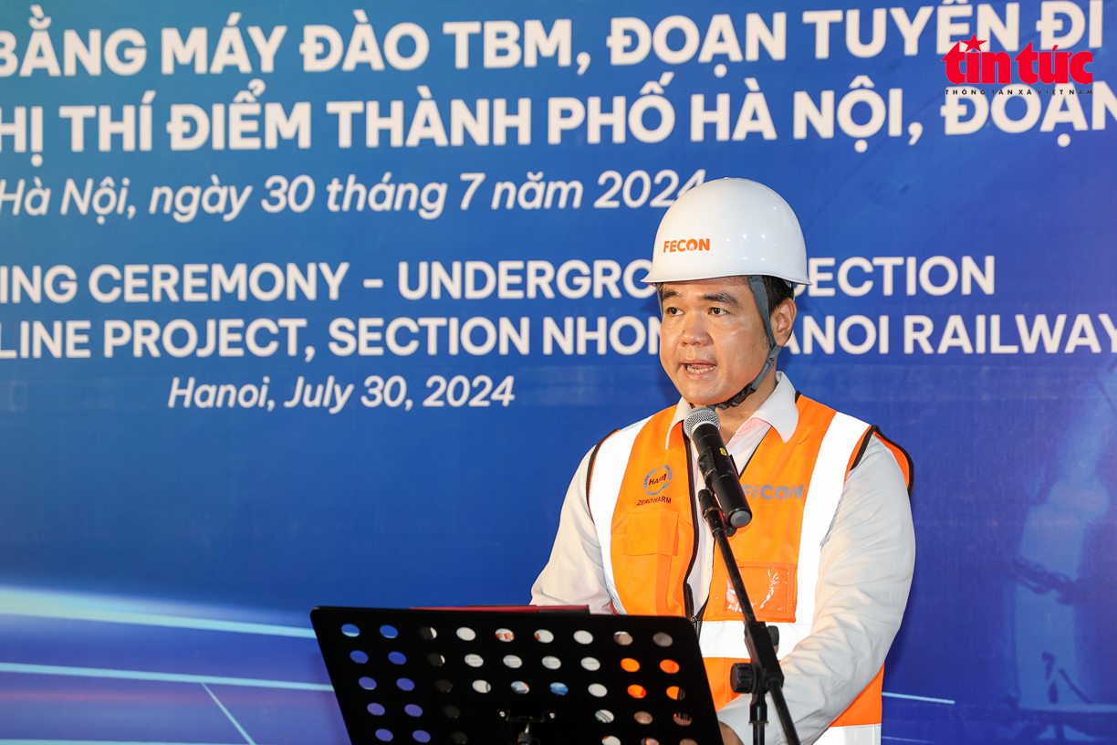 Lanzamiento del robot TBM para perforar el túnel del metro de la estación ferroviaria Nhon-Hanoi