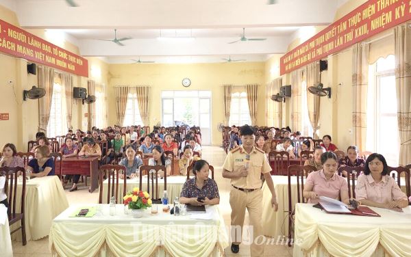 112 women's union members of Yen Son district were educated about traffic safety and order.