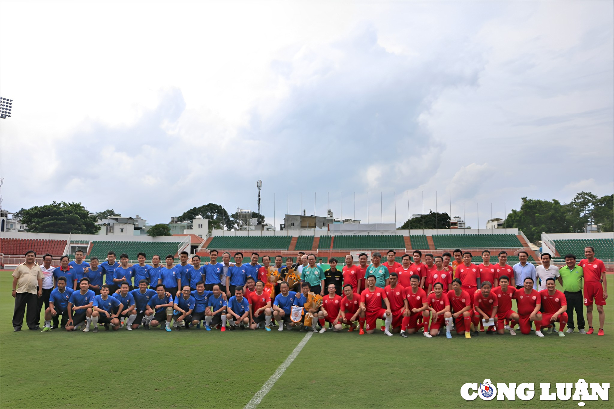 Football match between Vietnam Journalists Association and Ho Chi Minh City People's Committee to celebrate Vietnam Revolutionary Press Day photo 1