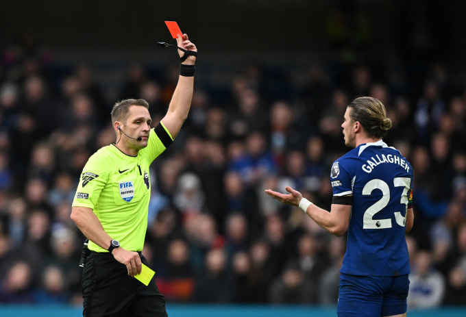 Le milieu de terrain de Chelsea Connor Gallagher a été expulsé lors du match contre Brighton lors de la 14e journée de Premier League le 3 décembre. Photo : Reuters