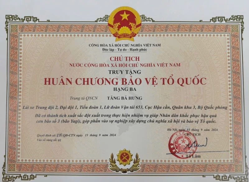 Truy tặng Huân chương Bảo vệ Tổ quốc cho Trung tá Tăng Bá Hưng