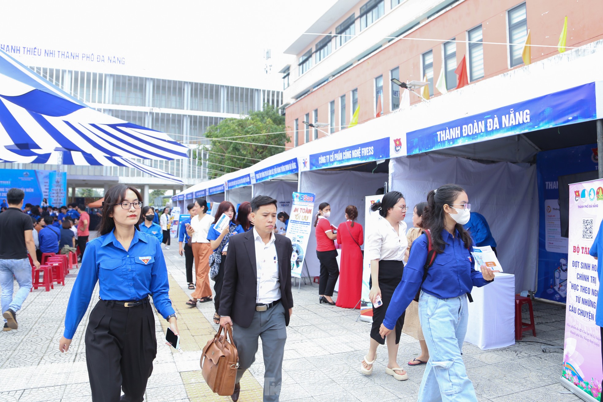 Cientos de jóvenes en Da Nang están entusiasmados por experimentar la transformación digital foto 1