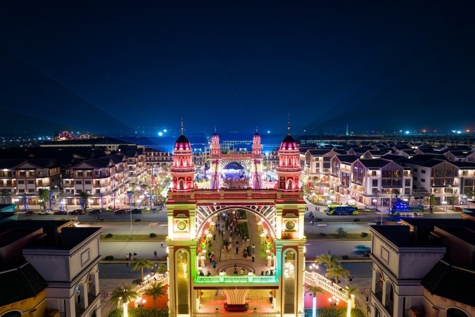 Abrumado y satisfecho con la 'fiesta' de luces en la noche en la calle coreana K-Town