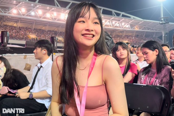Khách Tây sốc với văn hóa đu idol của người Việt tại show Blackpink - 3
