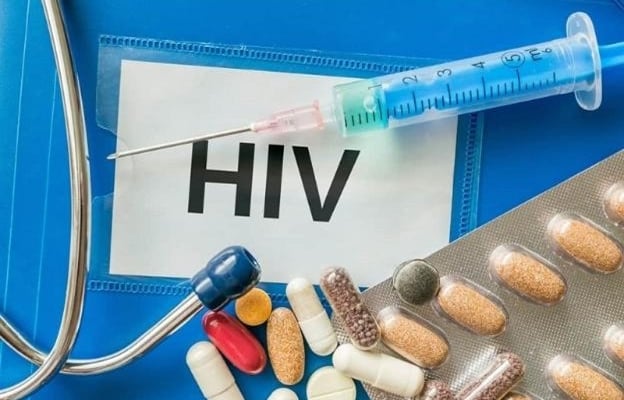 10年間HIVを隠していたため視力障害、脳障害