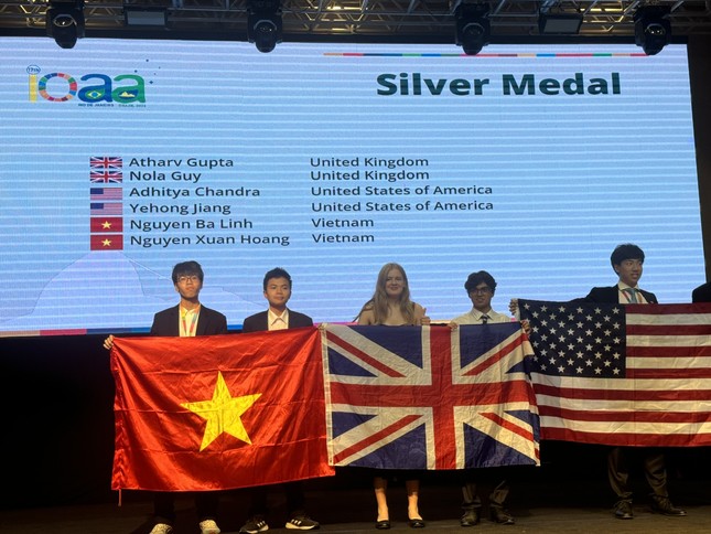 นักเรียนเวียดนามประสบความสำเร็จคว้าเหรียญรางวัล 5 เหรียญในการแข่งขันโอลิมปิกนานาชาติด้านดาราศาสตร์และฟิสิกส์ดาราศาสตร์ปี 2024 ภาพที่ 1