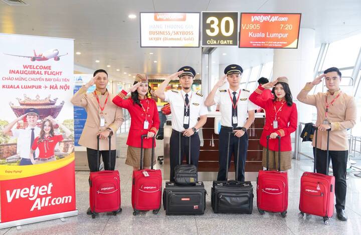 Vietjet accueille son premier vol entre Kuala Lumpur et Hanoi - 3