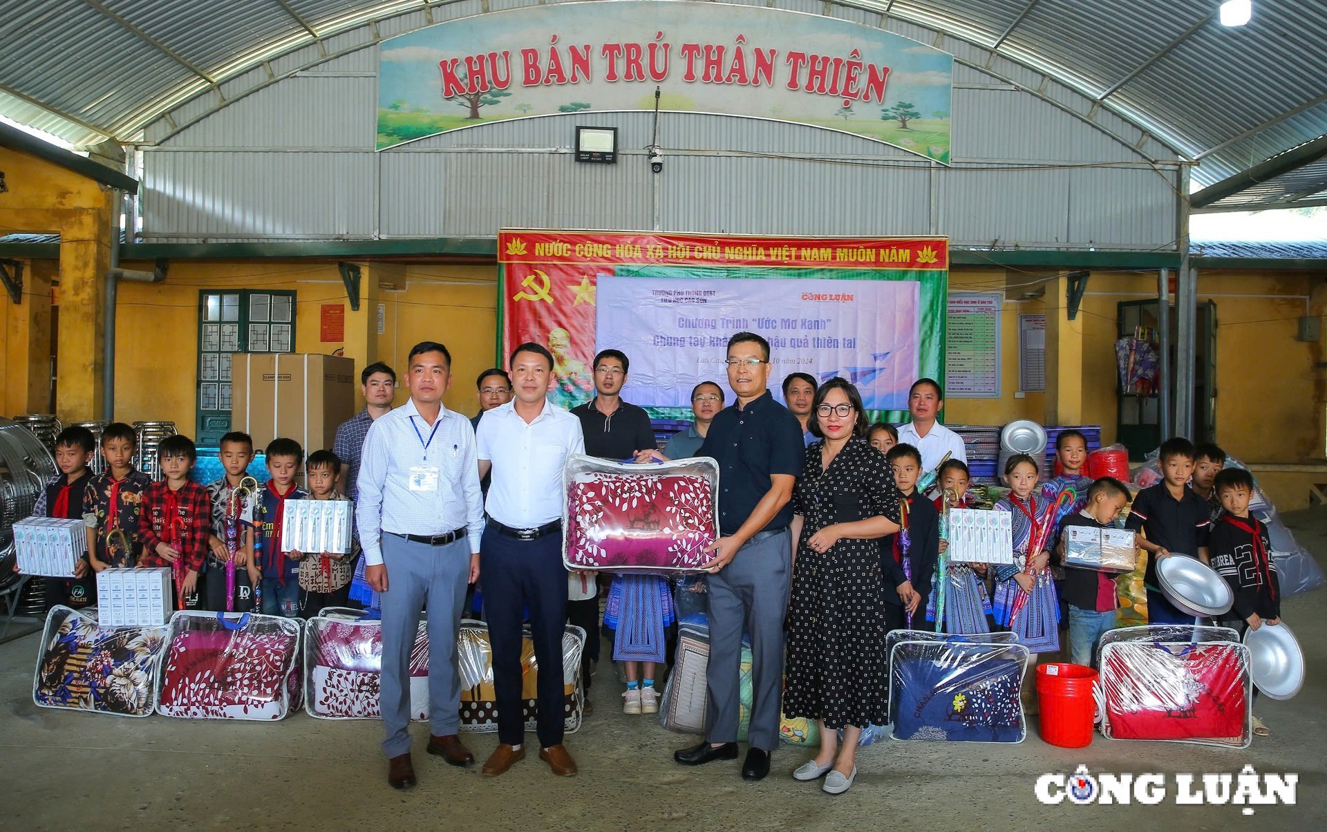 nguoi lam bao dong hanh cung thay co giao trong su nghiep trong nguoi hinh 3