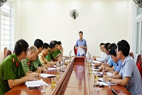 The Provincial People's Council's Legal Committee works with Vinh Linh District Police