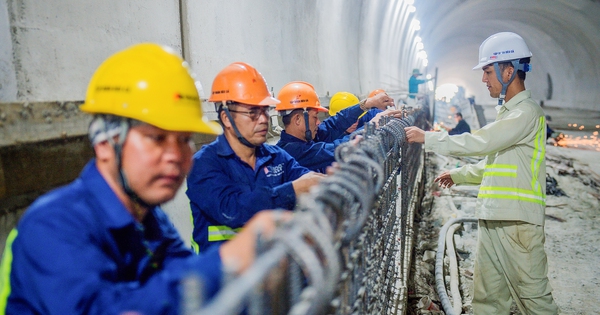 Công nhân giao thông về quê bằng máy bay, xe giường nằm