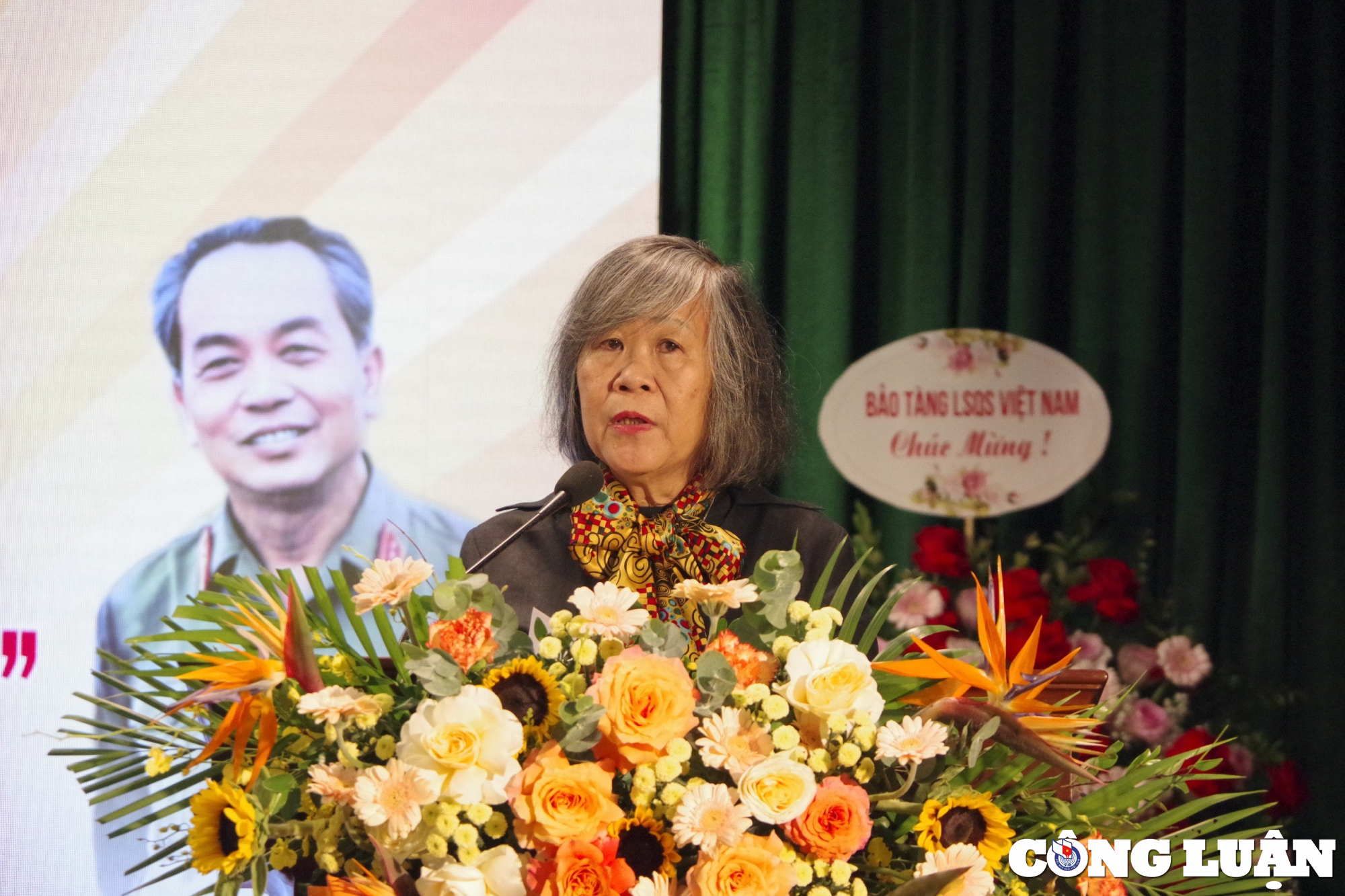 Launching a book about the memories and feelings of Nam Chau's friends with General Vo Nguyen Giap, picture 3