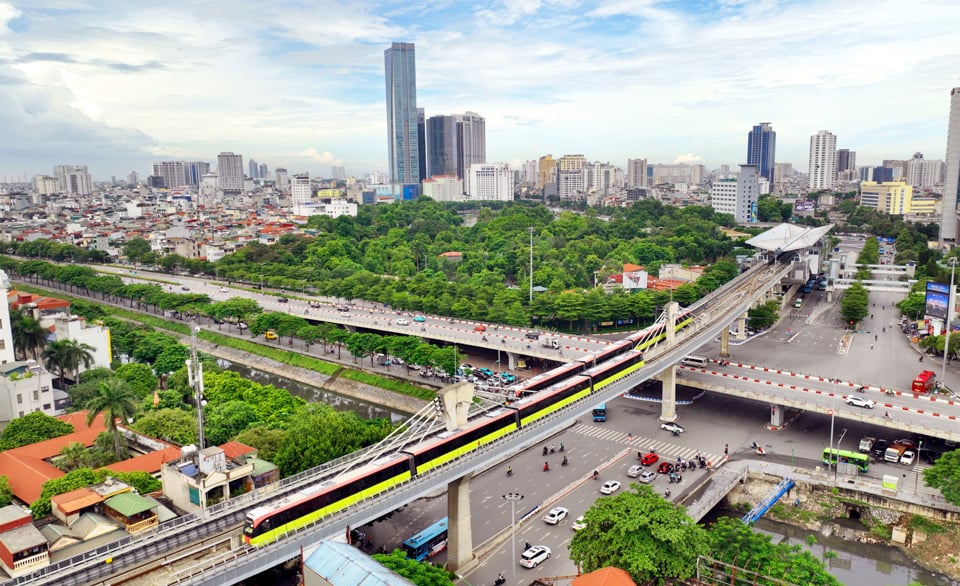 70 años después del hito del 10 de octubre de 1954, la capital, Hanoi, ha logrado un progreso notable, alcanzando la categoría de gran área urbana del país y del mundo. Foto: Pham Hung