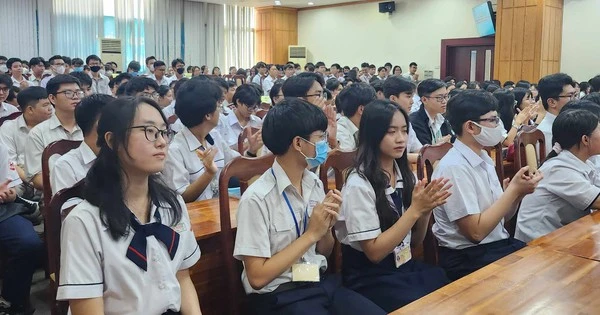 호치민시에서 전국 우수학생고사 응시자 수가 2배로 늘어난 이유