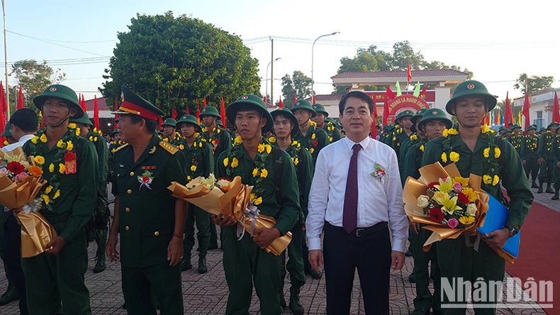 Les jeunes de Hau Giang rejoignent avec enthousiasme l'armée, photo 1