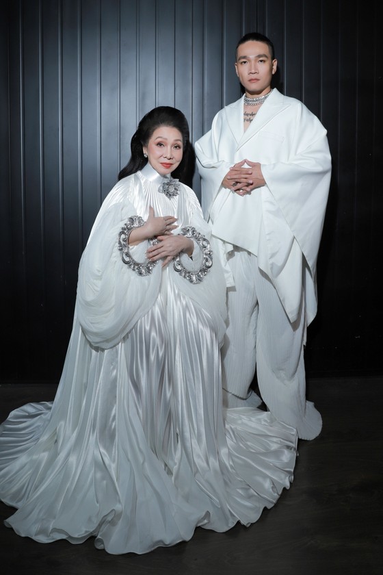 Wowy collaborates with People's Artist Bach Tuyet; Vo Hoang Yen launches a series honoring women; Lan Khue becomes a coach on The New Mentor photo 2