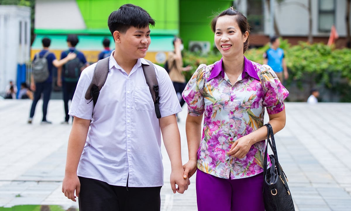 104,000 Hanoi students compete for admission to public 10th grade