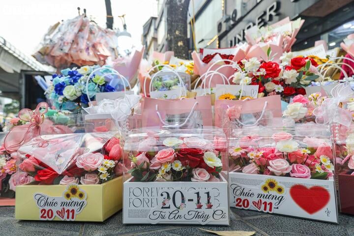 Fresh flowers increase sharply in price on November 20th - 15