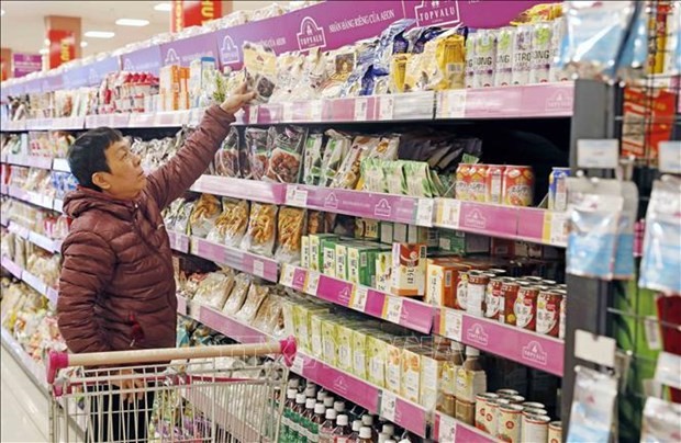 A shopper at Aeon Mall shopping centre in Hanoi's Long Bien district. (Photo: VNA)