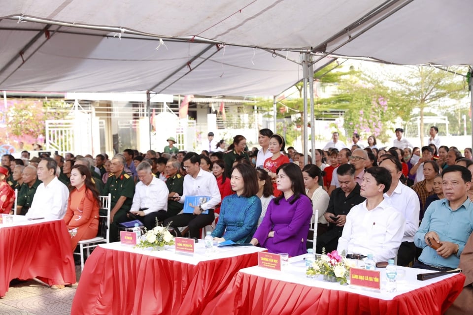 Les délégués assistent à la Journée de la Grande Unité dans la zone résidentielle de la commune de Da Ton, district de Gia Lam.