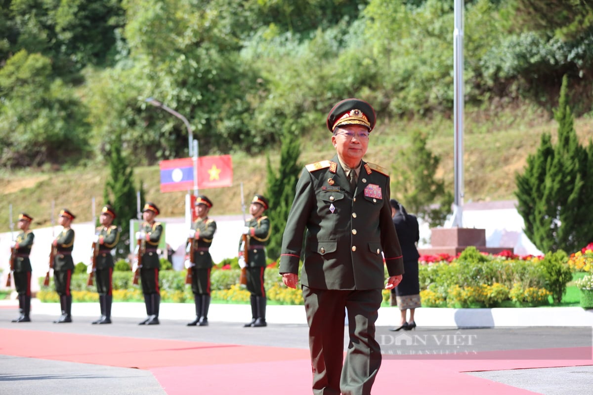 Đại tướng Phan Văn Giang và Bộ trưởng Quốc phòng Lào duyệt đội danh dự tại Sơn La- Ảnh 2.