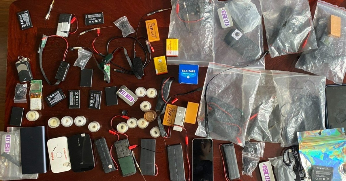 Lam Dong police coordinated with the Ministry of Public Security to destroy a ring that bought and sold exam cheating devices.