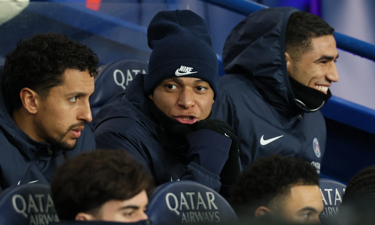 Mbappe lần thứ ba dự bị tại PSG