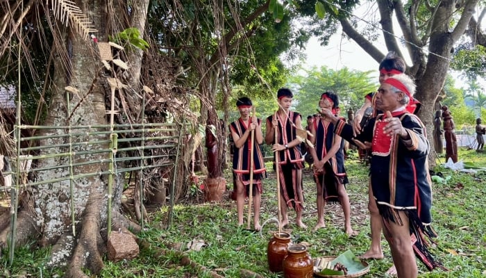 Gia Lai: Unique water drop worship ceremony