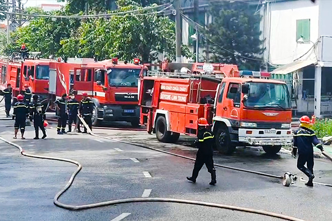 Company in Thu Duc City caught fire after loud explosion