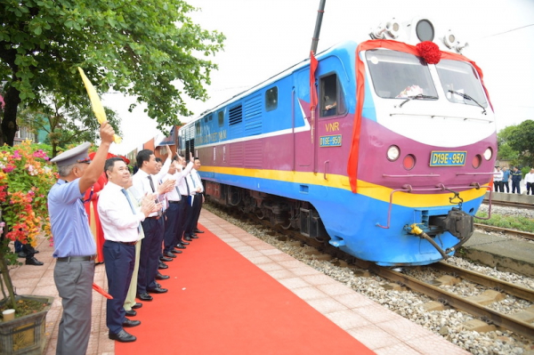 บริษัทรถไฟเวียดนามได้รับการยกย่องจากนายกรัฐมนตรีอีกครั้งในเรื่องการผลิตและธุรกิจ