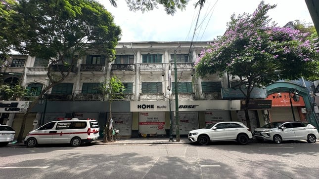 Primer plano de muchos bares públicos mal utilizados en Hanoi (foto 13)