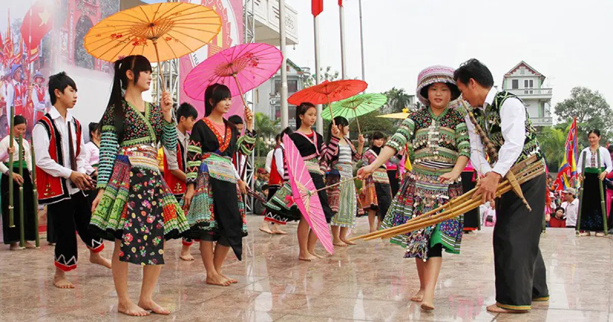 Phát triển kinh tế - xã hội vùng biên giới đất liền gắn với giữ gìn, phát huy bản sắc văn hóa