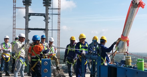 Le premier faisceau de câbles à haubans est tiré, le pont Rach Mieu 2 est sur le point d'être dévoilé