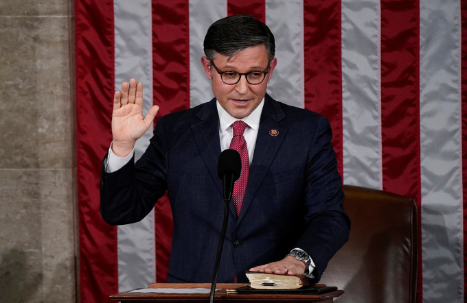 Mike Johnson a prêté serment en tant que président de la Chambre des représentants des États-Unis le 25 octobre 2023. Photo : Reuters