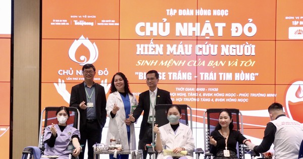 Hundreds of doctors and medical staff of Hong Ngoc General Hospital donate blood to save lives