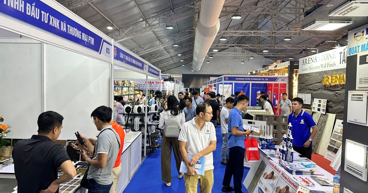 Many people visit Vietbuild 2024 Exhibition