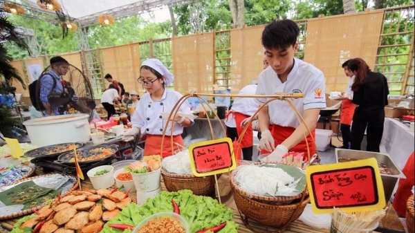 하노이 음식문화축제 2023에서 수백 가지 맛있는 요리를 즐겨보세요