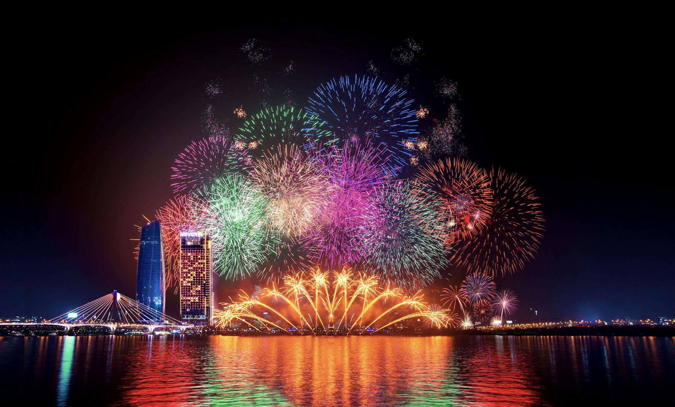 Wettbewerbsnacht zwischen Finnland und China beim Da Nang International Fireworks Festival 2024