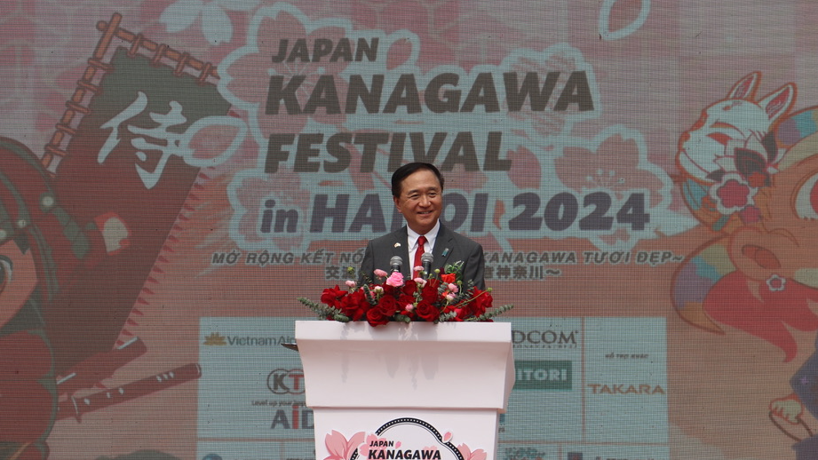 El Sr. Kuroiwa Yuji, Gobernador de la Prefectura de Kanagawa, pronunció el discurso de apertura.