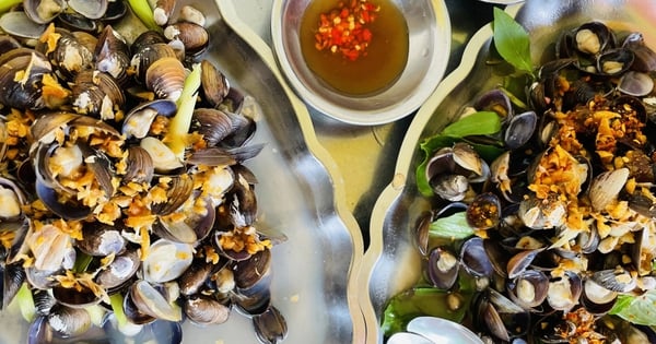 Similar to mussels but not mussels, this rustic but charming specialty must be enjoyed in An Giang.