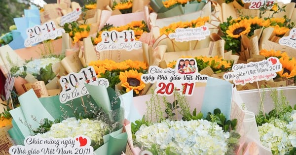 Diversified flower and gift market for Vietnamese Teachers' Day November 20