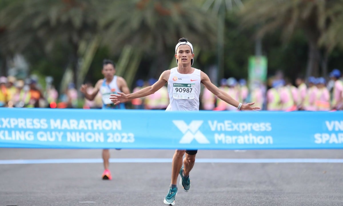 Wind-hiding tactics of the new champion of VnExpress Marathon Quy Nhon