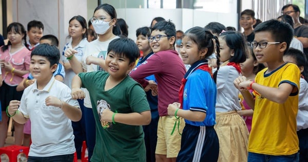 "Chuyện Trăng Non" - Ánh trăng vẫn sáng cho những trái tim nhỏ bé