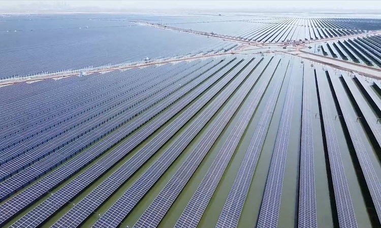 1,000MWの太陽光発電所が中国の電力網に接続