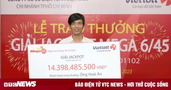 Một người trúng Vietlott hơn 14 tỷ đồng không đeo mặt nạ khi nhận giải