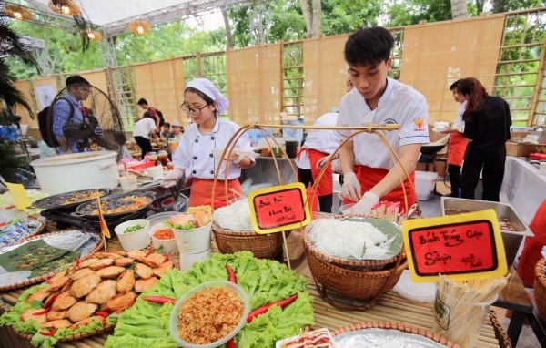 하노이 음식 문화 축제 2023에서 하노이 문화와 요리를 즐겨보세요