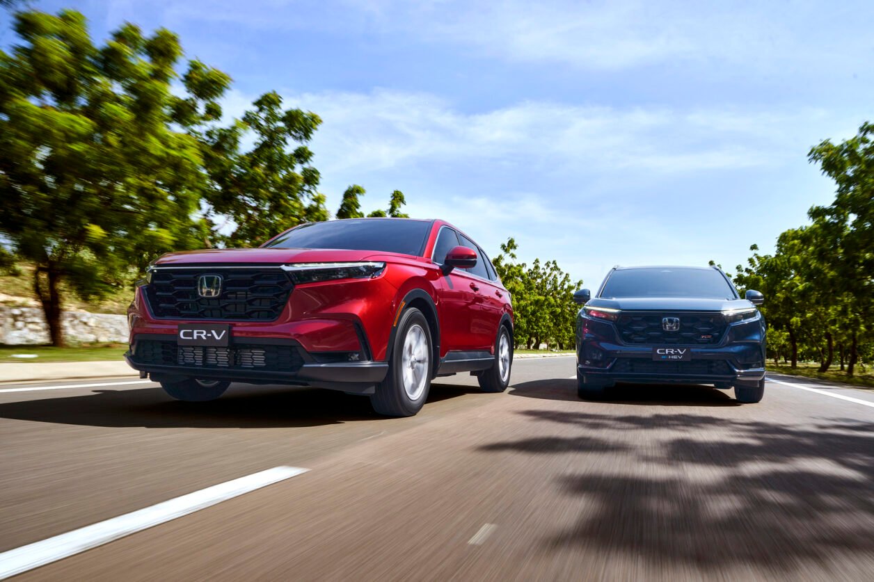 Honda CR-V 6-го поколения оснащена экологически чистым гибридным двигателем.